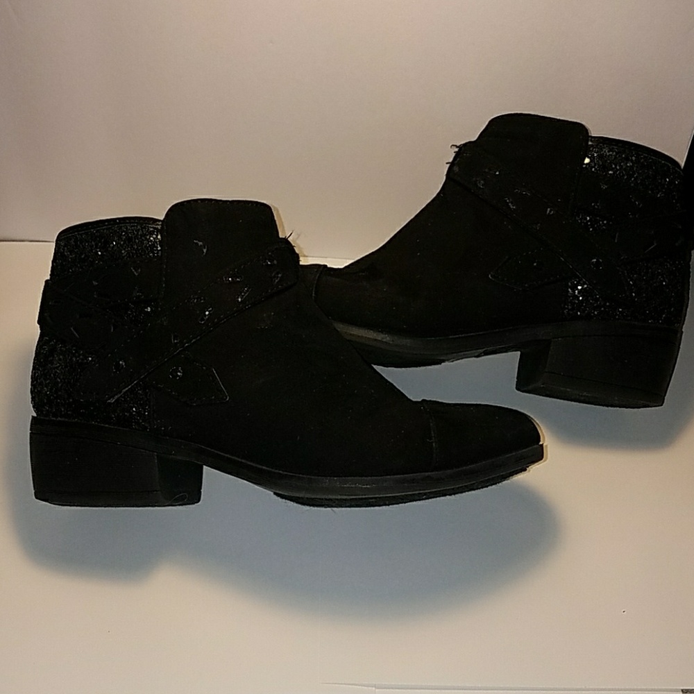 Size 1 Justice ankle boots